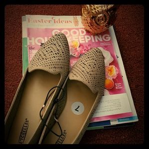 Simple yet Stylish Flat Shoes